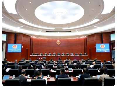 贵州省十四届人大常委会第十三次会议 第一次全体会议在贵阳举行